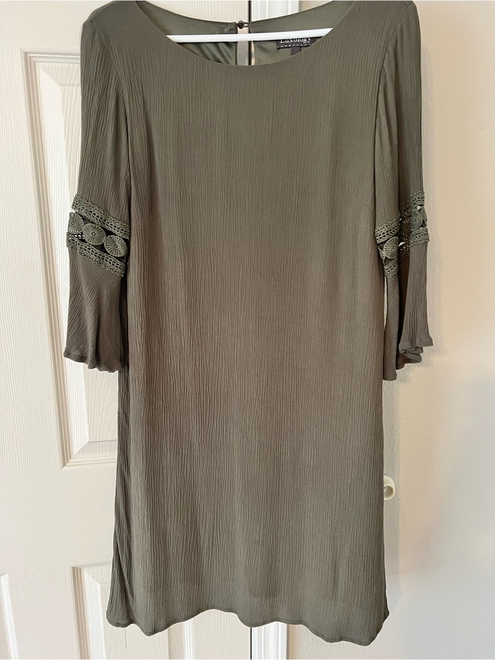 Women’s Olive Green Crochet-Sleeve Shift Dress